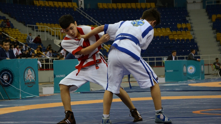 В Алматы прошел чемпионат Казахстана по казак куреси среди младших  юношей